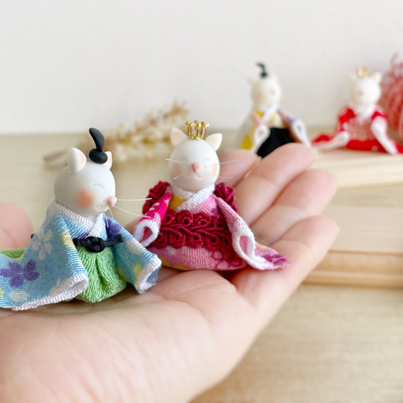 福福猫雛様（木製台座付）桃の節句　受注製作　ひな人形 白猫　ひな祭飾り　親王飾り 6枚目の画像