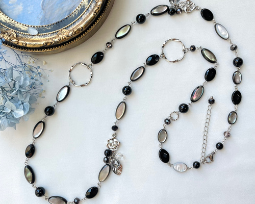 黒蝶貝とオニキスの天然石ロングネックレス ネックレス・ペンダント
