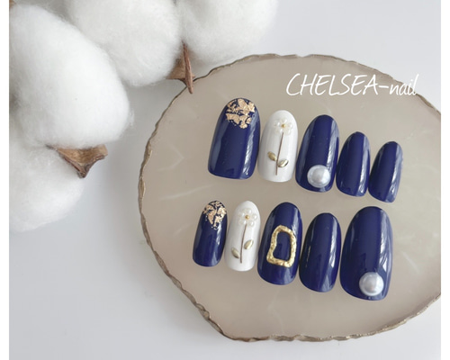 【オーダー】ネイルチップ　目玉　手書きフラワー　お花　ネイビー　ニュアンス韓国 bb91d0d90641cecf7d28e73c0274ca