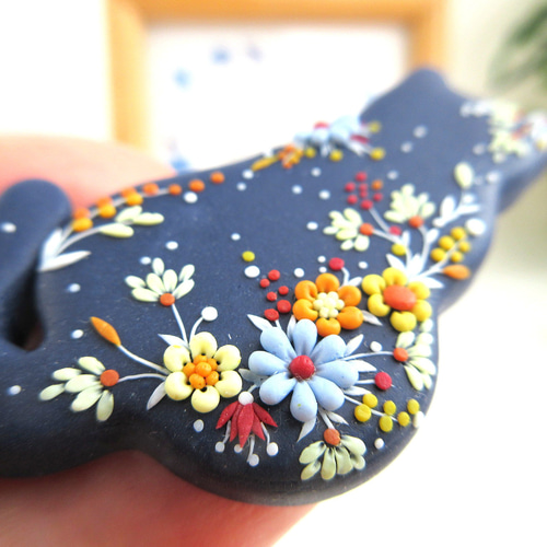 受注制作】哀愁漂う背中がいとおしいおすわり猫のブローチ(約7g