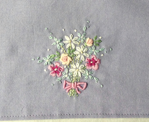 薄紫色花束刺繍ランチョンマット(30×25cm) 3枚目の画像