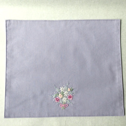 薄紫色花束刺繍ランチョンマット(30×25cm) 1枚目の画像