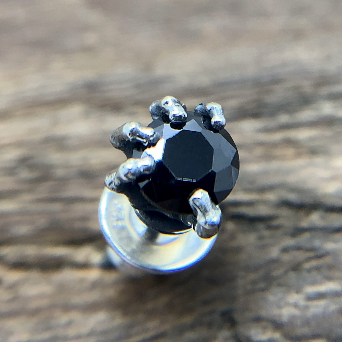 黒 シルバー Geneva ジェネバ アパチート ピアス Apachito