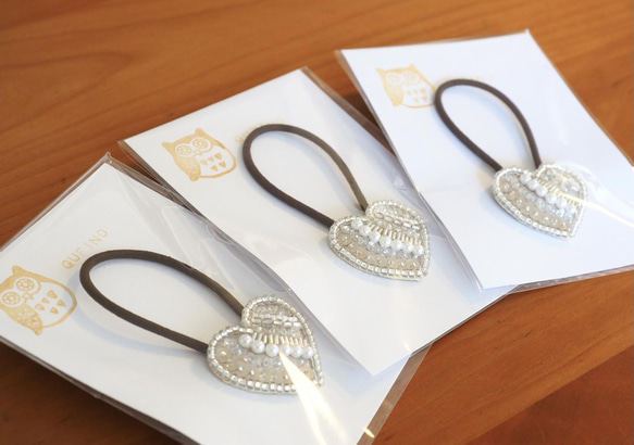 大人可愛い☆ ビーズ刺繍　ヘアゴム　ハート型♡ スワロフスキーパール使用、シャンパンゴールド系 7枚目の画像