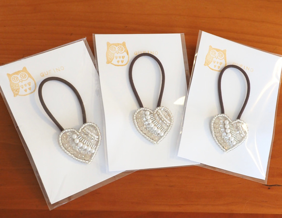 大人可愛い☆ ビーズ刺繍　ヘアゴム　ハート型♡ スワロフスキーパール使用、シャンパンゴールド系 6枚目の画像