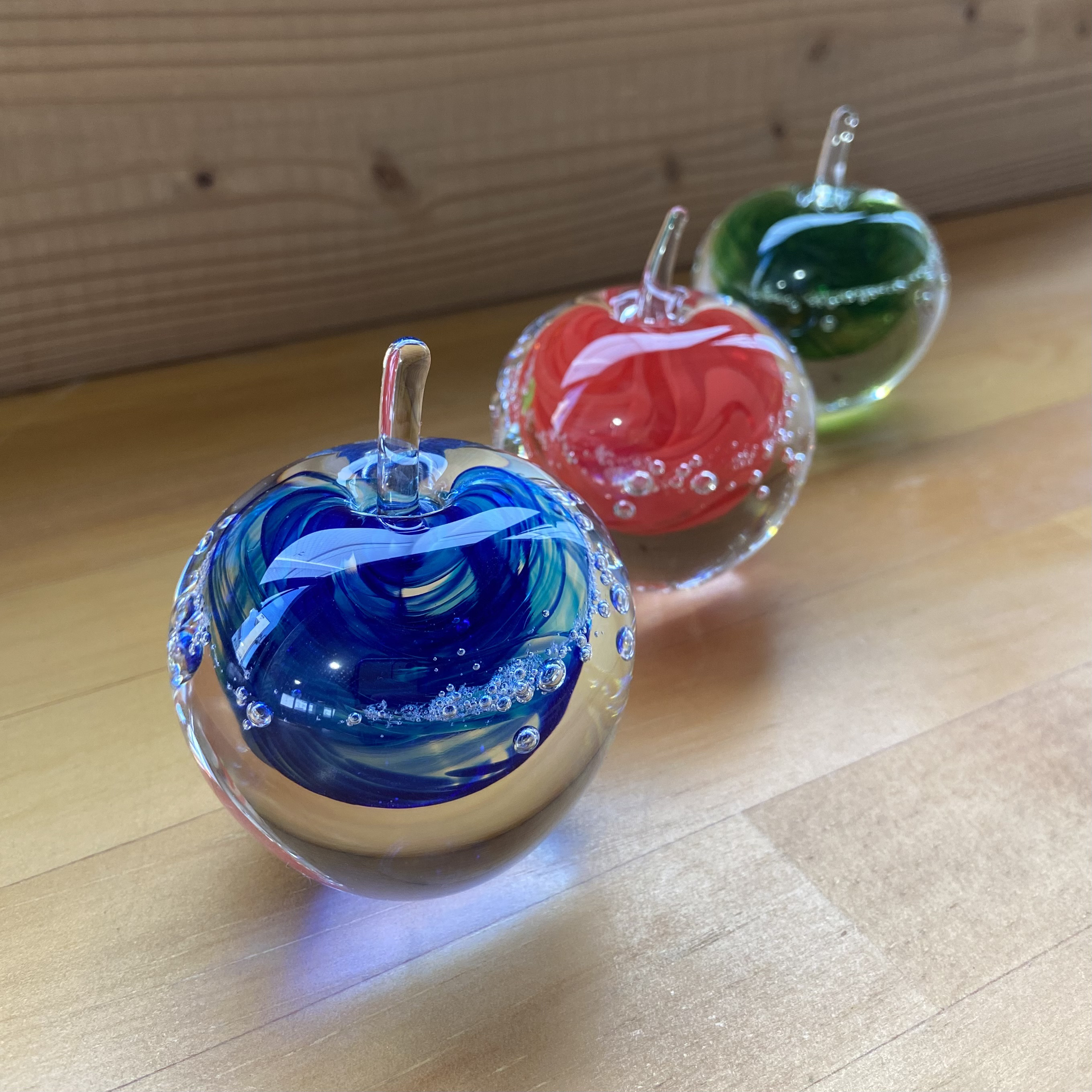 【美品】林檎 ガラス細工 ペーパーウェイト 2個セット 【美品】林檎 ペーパーウェイト 2個セット ガラス細工