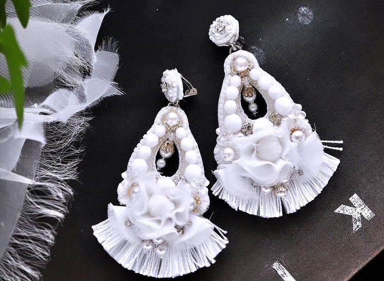 【再販】プリンセス　オートクチュール刺繡のブライダルイヤリング