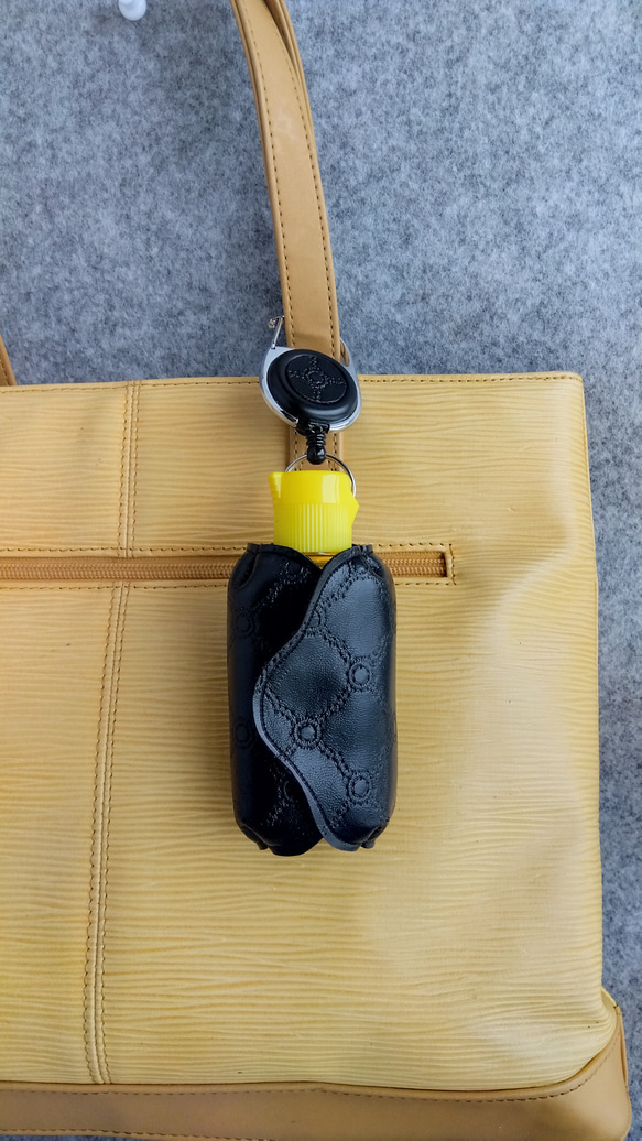 手ピカジェルホルダーリール付き　上下方向取り付け可能ハンドメイドアイデア作品 手ピカジェルホルダー#ハンドジェル上下方向取付け可能#50cmリール付き
