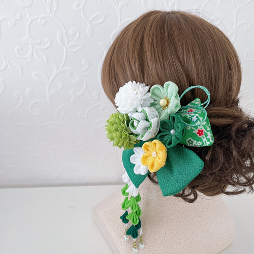 つまみ細工の髪飾り【緑のちりめんリボン お花のセット 】成人式
