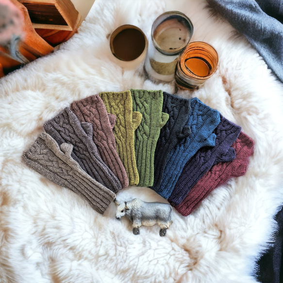 特集掲載 手首リブ長め】カシミヤ級の肌触り◎ヤクの指なし手袋