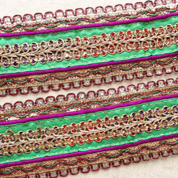 80cmカット スパンコールチロリアンテープ 緑紫☆手芸 エスニック ハンドメイド 民族衣装 インド サリー 1枚目の画像