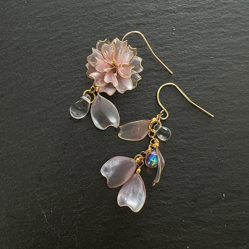 桃桜 アシンメトリーピアス(各種金具変更有) 結婚式 成人式 入学式  