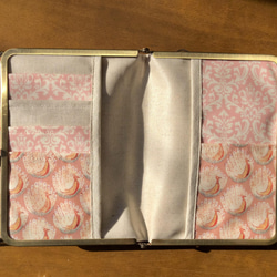 リバティラミネートピーコックス・オブ・グランサムホール(プラリネピンク)がま口お薬手帳・母子手帳ケース2種類　口金選択可 6枚目の画像
