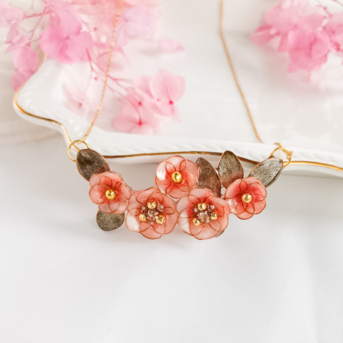 薔薇の花びら チャーム 桃色