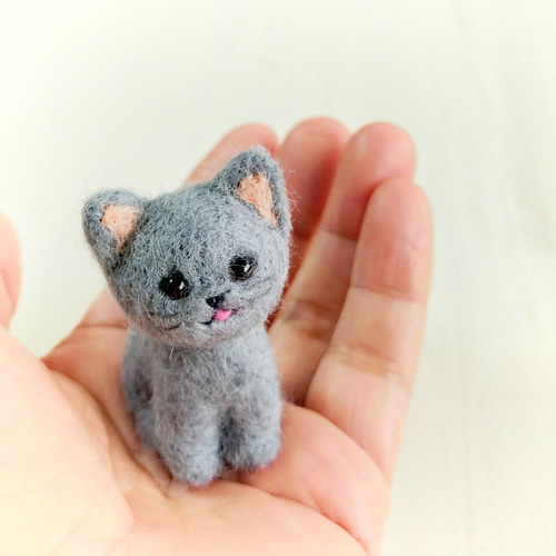 訳あってお買い得！30～80％OFF ◾受注制作 羊毛フェルトの小さな子猫(ロシアンブルーお座り) 猫 羊毛フェルト