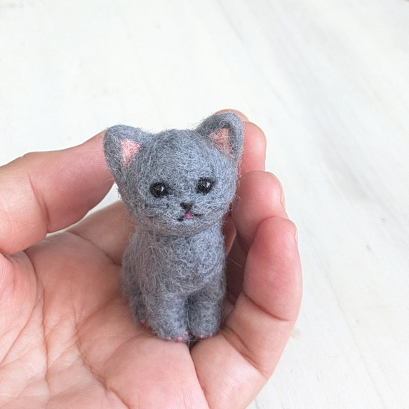 羊毛フェルト /ロシアンブルー ◾再販 羊毛フェルトの小さな子猫(ロシアンブルーお座り) 猫