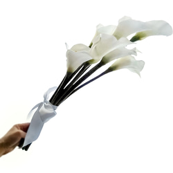 【生花に見える】 カラー ウェディングブーケ オーダーメイド 白 結婚式 前撮りに シンプルなアームブーケ 1枚目の画像