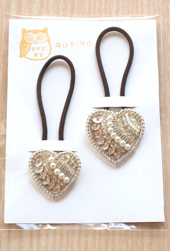 大人可愛い♡ ハート型　ビーズ刺繍　ヘアゴム　 親子でお揃い♪リンクコーデ　大小2個セット　スワロフスキーパール使用⭐︎ 8枚目の画像