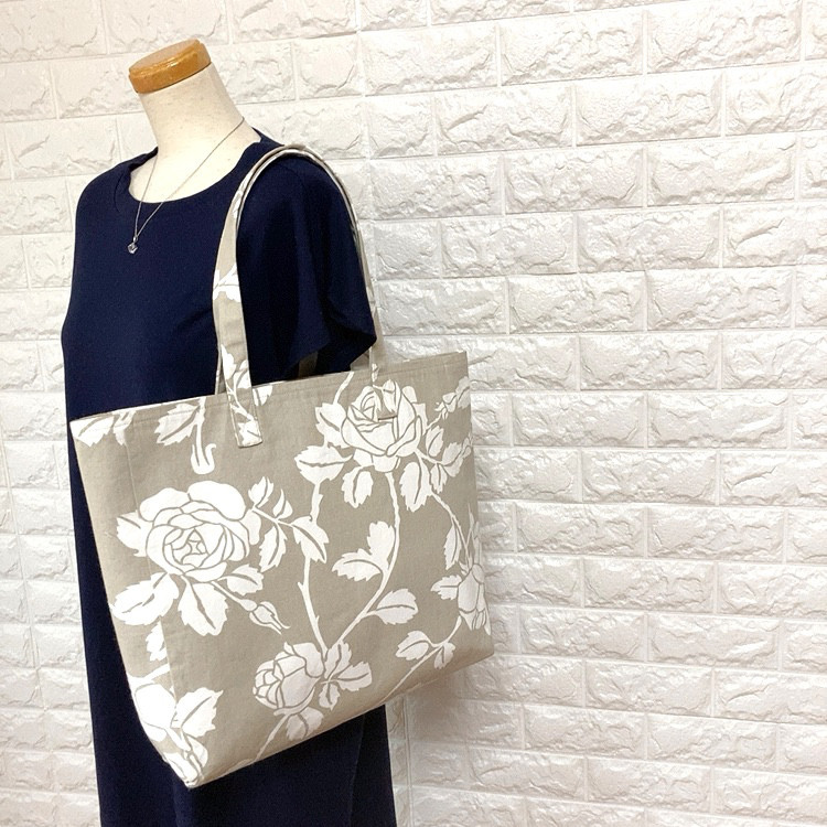 カテドラルウィンドウ フリルトートバッグ リバティ ローズエレン 手刺繍薔薇 カテドラルウィンドウ フリルトートバッグ リバティ ローズ