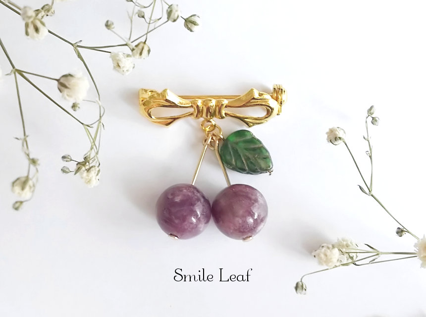 レピドライトのさくらんぼブローチ