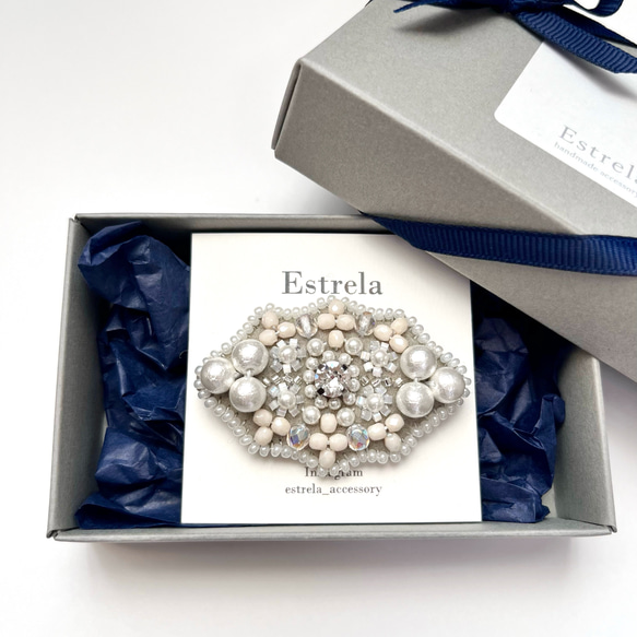 フォーマルにも✴︎ビジュー×パールのビーズ刺繍ブローチ/コサージュ 2枚目の画像