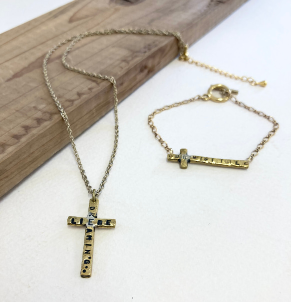促銷價 ★ 3 件套 ❤️ 雕刻十字架項鍊和手鍊（黃銅和銀） 第16張的照片