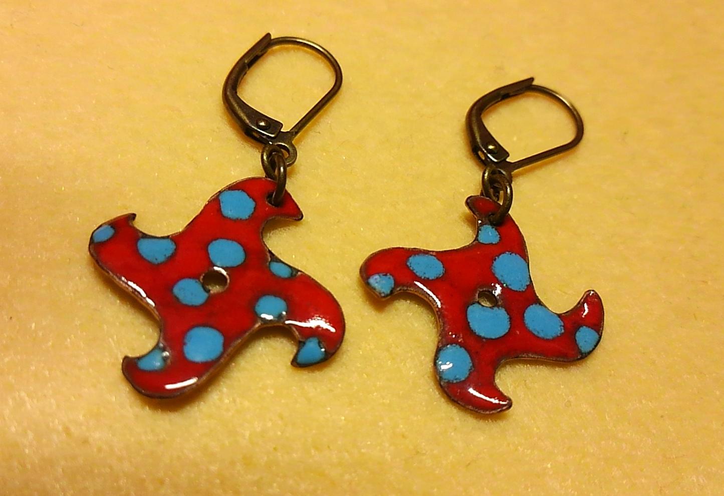 水玉手裏剣ピアス　朱赤×トルコブルー《イヤリング、アレルギー対応可能》