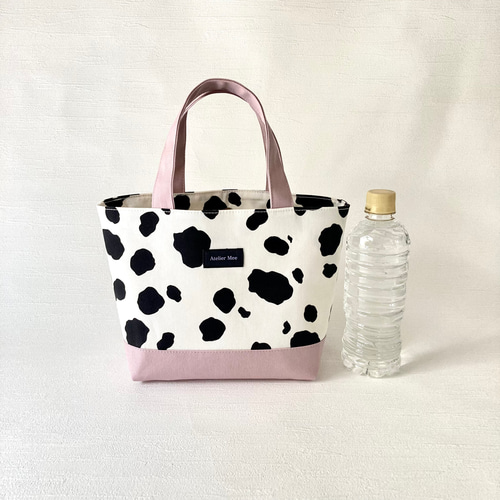 ふんわりトートバッグ▸︎▹︎デニムリメイク cow柄▸︎▹︎ハンドメイド 予約販売】フラワー刺繍デニムトートバッグ | KISHIKA