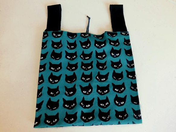 ◆6色展開◆ご機嫌ななめ!? 不機嫌顔もかわいい黒猫コンビニバッグ 4枚目の画像
