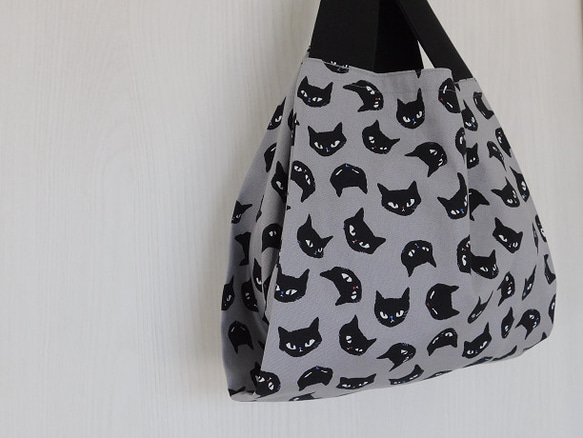 ◆6色展開◆ご機嫌ななめ!? 不機嫌顔もかわいい黒猫コンビニバッグ 9枚目の画像