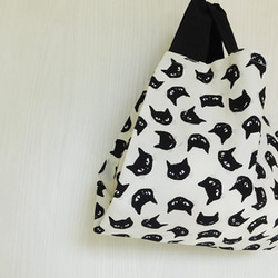 ◆6色展開◆ご機嫌ななめ!? 不機嫌顔もかわいい黒猫コンビニバッグ 1枚目の画像