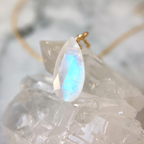 再販☆現品】14kgf✳︎虹入り大粒レインボームーンストーンのペア