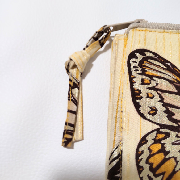 蝶柄のL字ファスナー財布(イエロー/ゴールド) 4枚目の画像