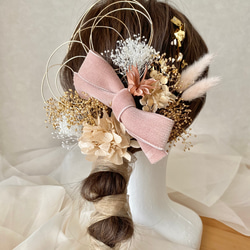 P26 成人式　卒業式　結婚式　ピンクベージュベロアリボンドライフラワー髪飾り 2枚目の画像