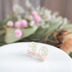 パールdeふちどり ホワイト×ピンク・お花のイヤーアクセサリー 5枚目の画像