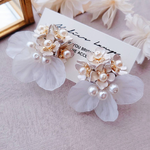 結婚式 パール 華やか 大ぶり シルバー フラワー ピアス イヤリング