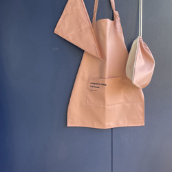 【くすみピンク】ひとりで着れるシンプルなキッズエプロン　子供エプロン　エプロンセット　三角巾　巾着袋 2枚目の画像