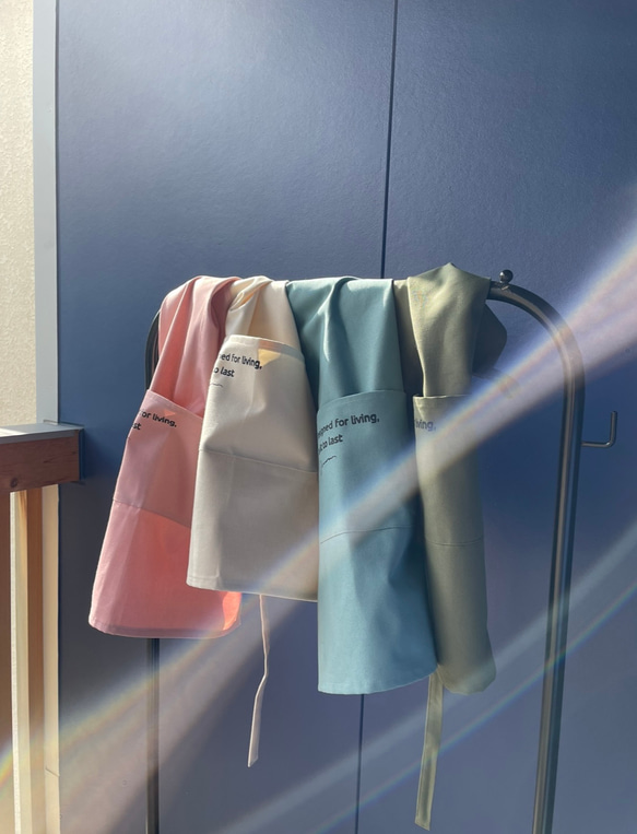 【くすみピンク】ひとりで着れるシンプルなキッズエプロン　子供エプロン　エプロンセット　三角巾　巾着袋 7枚目の画像