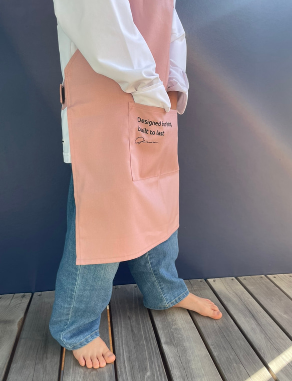 【くすみピンク】ひとりで着れるシンプルなキッズエプロン　子供エプロン　エプロンセット　三角巾　巾着袋 5枚目の画像