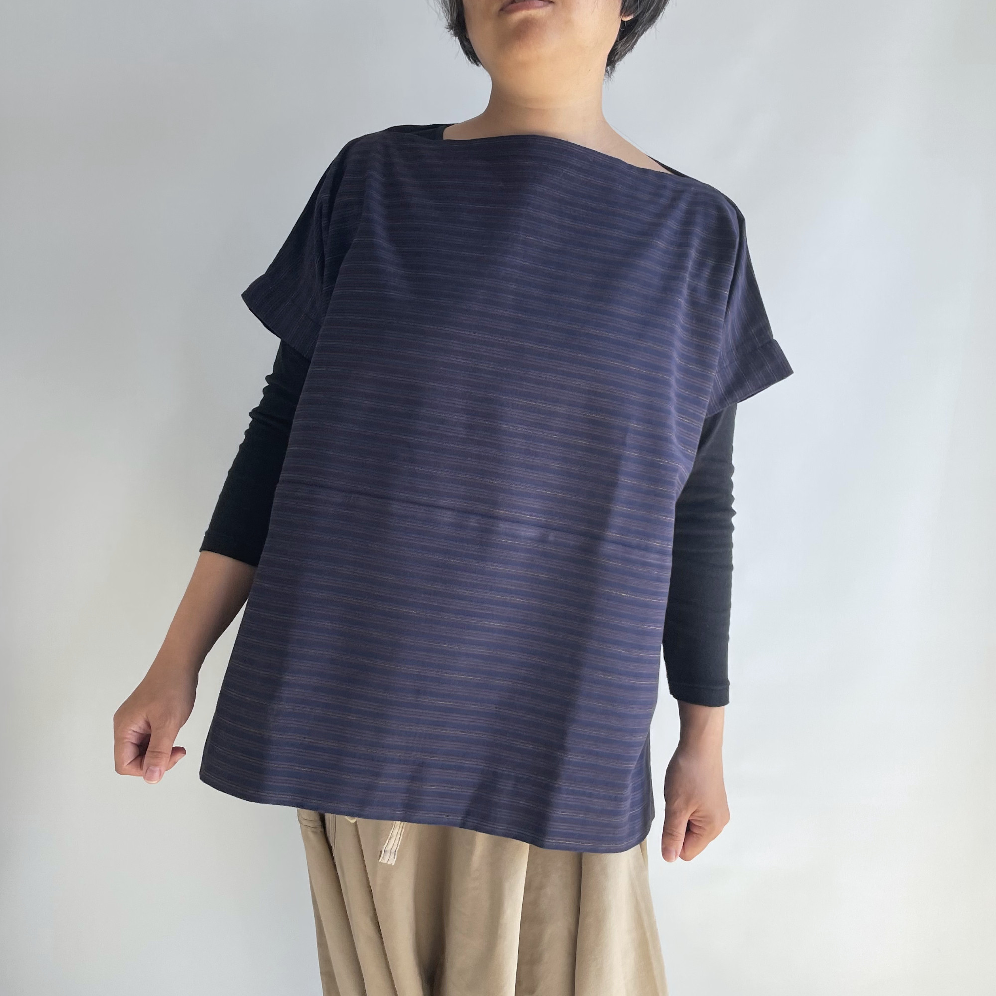 【三河木綿】横づかいの幅広プルオーバー 袖付き -紺に辛子と茶のストライプ  POW227