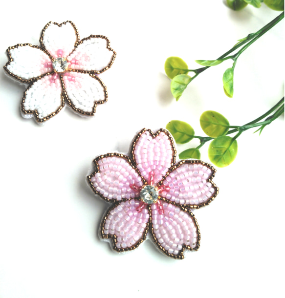 こり 桜 ビーズ 刺繍 ブローチ ハンドメイドアクセサリー こり 桜 ビーズ 刺繍 ブローチ ハンドメイドアクセサリー