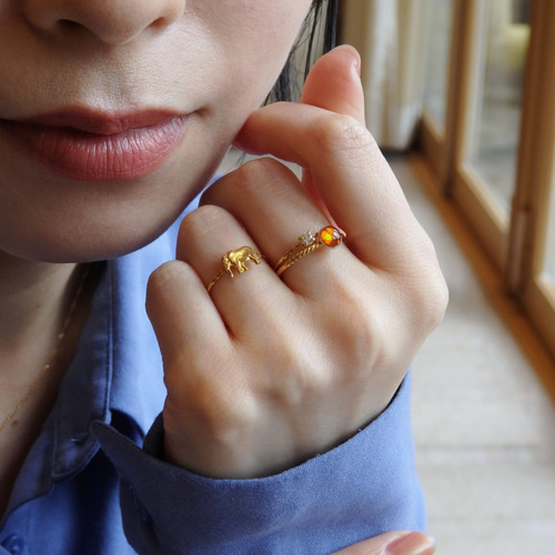 琥珀の温もり＊アンバー華奢ツイストリング（真鍮・K18メッキ）｜5mm