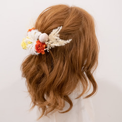【白・黄色・オレンジの卒業式袴の髪飾りハーフアップL】ミディアム・ロングヘアーのドライフラワー風ヘッドドレス 卒園式にも 3枚目の画像