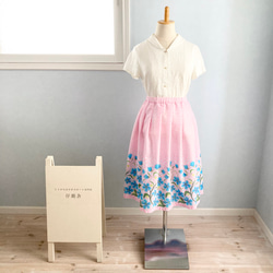 【訳あり】ドイツヴィンテージ生地  ピンクにブルーの花柄 レトロスカート  Sサイズ 3枚目の画像