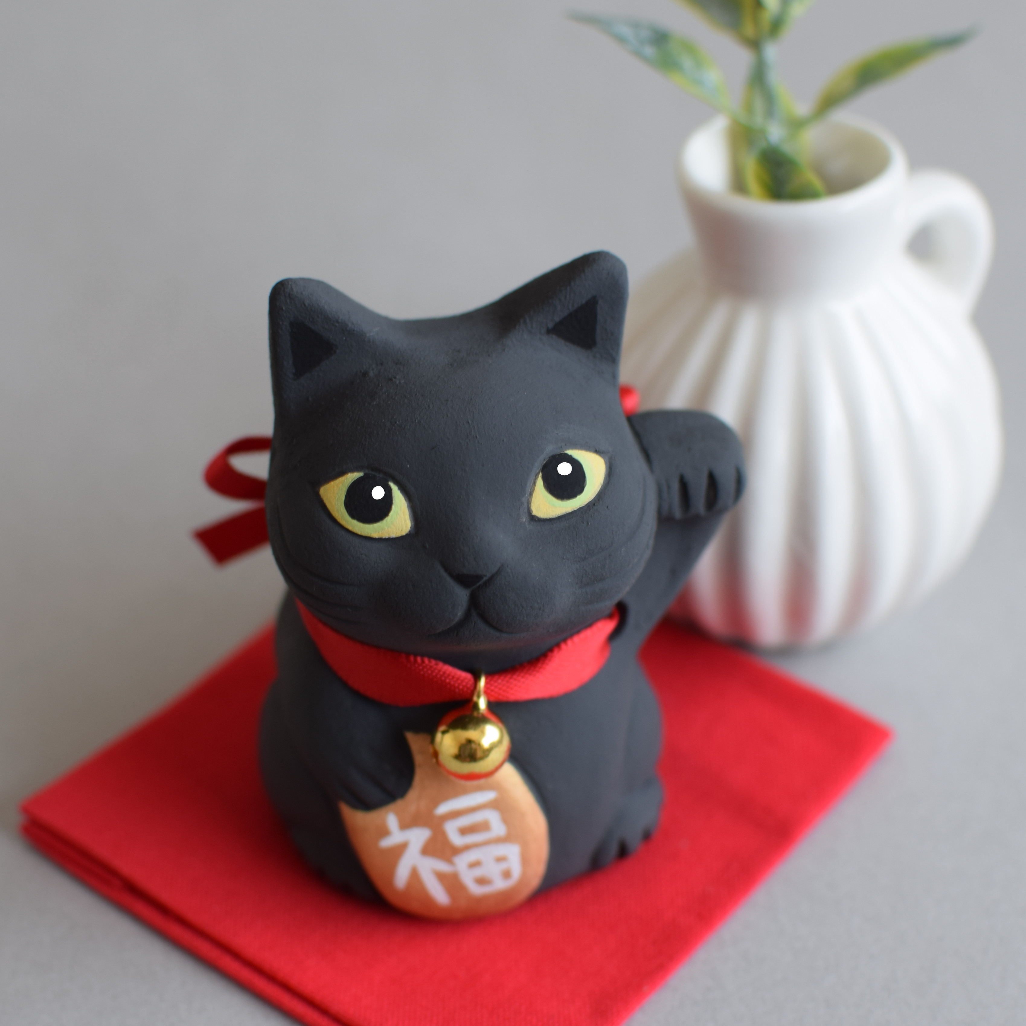 福おいで招福招き猫(大)(左手上げ・黒) – 中外陶園オンラインストア