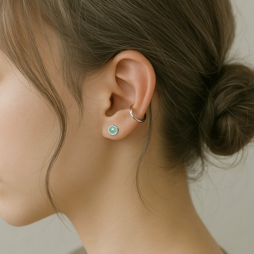 ほぼ新品ALIITA ピアス ストーン　片耳　ゴールド　赤　緑　レッド　グリーン ほぼ新品ALIITA ピアス ストーン 片耳 ゴールド 赤 緑 レッド グリーン