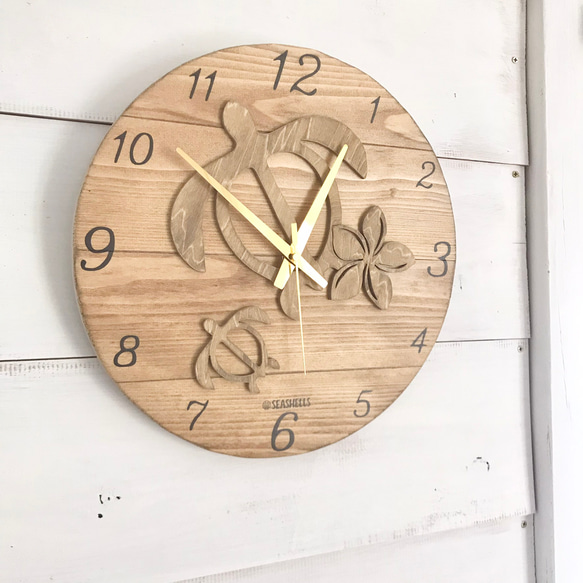 ホヌの親子デザイン プルメリアのウッド壁掛け時計　ハワイアン海亀のかわいい木製ロゴウォールクロック 1枚目の画像