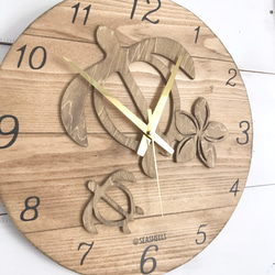 ホヌの親子デザイン プルメリアのウッド壁掛け時計　ハワイアン海亀のかわいい木製ロゴウォールクロック 4枚目の画像