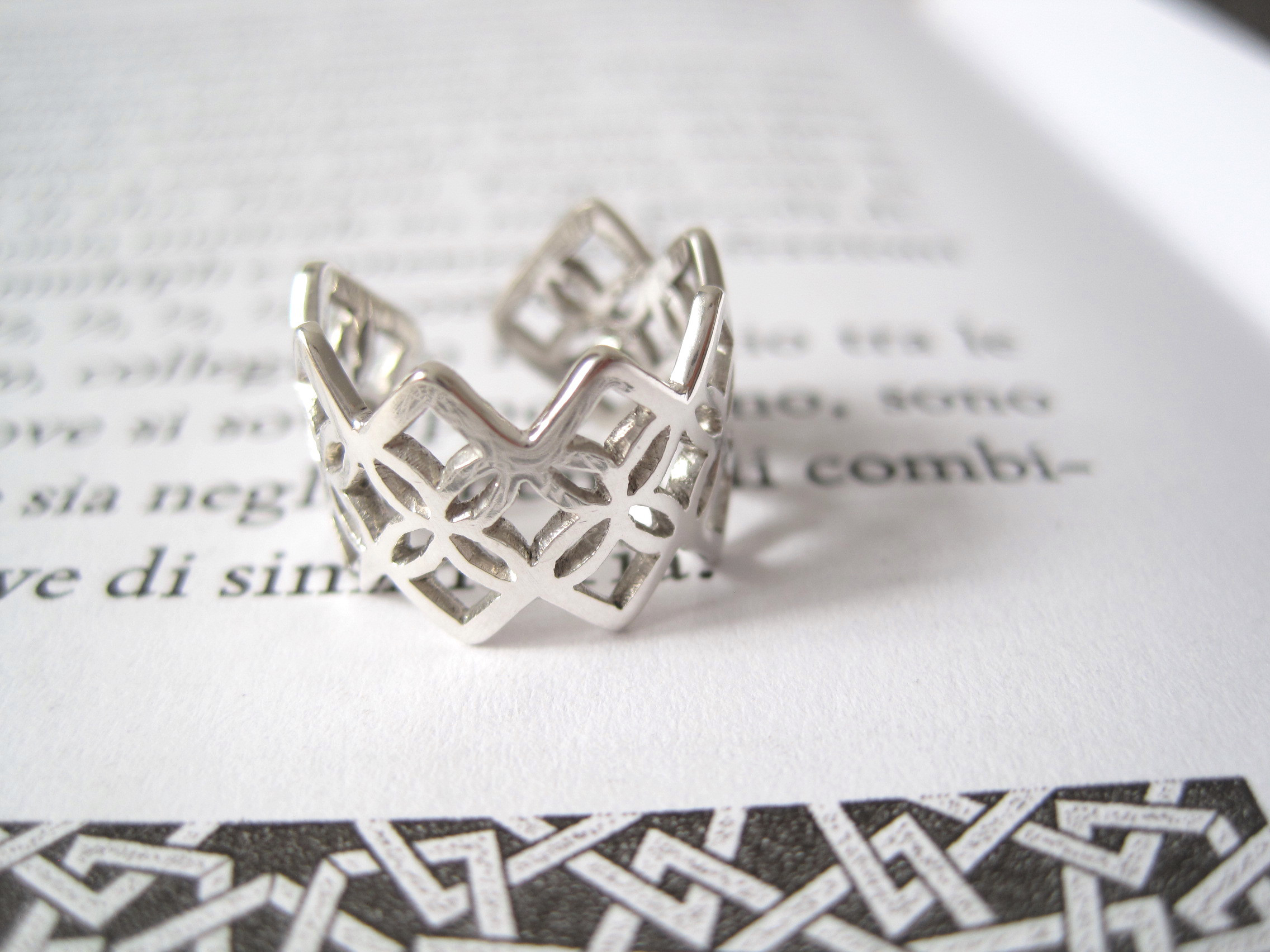 レースのようなスクエア型透かし彫りシルバー925イヤーカフ“Merletto-B”