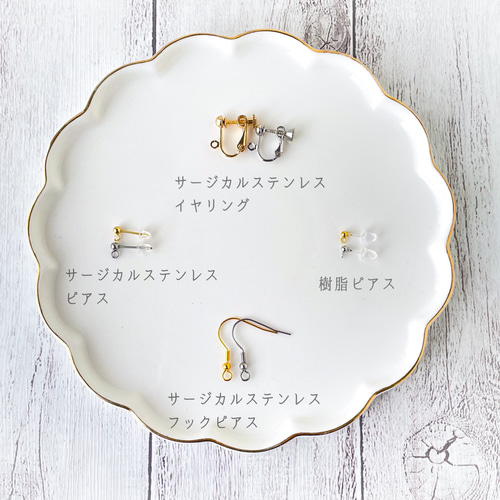 チューリップ(ホワイト)のピアス・イヤリング ディップアート